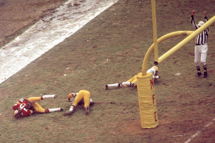 WASHINGTON, D.C. – DECEMBER 24: Wide receiver Roy Jefferson #80 of the Washington Redskins lies in the endzone after catching a scoring pass against the Green Bay Packers at RFK Stadium in the 1972 NFC Divisional Playoff Game on December 24, 1972 in Washington, D.C. The Redskins defeated the Packers 16-3. (Photo by Nate Fine/Getty Images)