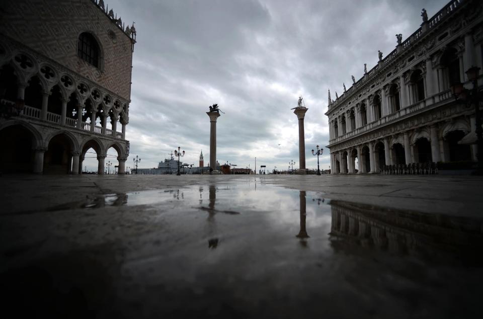 La plaza de San Marcos de Venecia, vacía, fotografiada el 8 de marzo de 2016 (AFP | Filippo Monteforte)