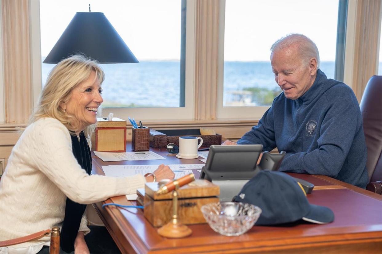 https://www.instagram.com/p/ClWqkL0gdqD/ potus's profile picture potus Verified Jill and I were honored to speak with women and men of our Armed Forces this afternoon. You gave up your seat at the Thanksgiving table to defend us – and we owe you a debt of gratitude. You’re the best of America. 1d