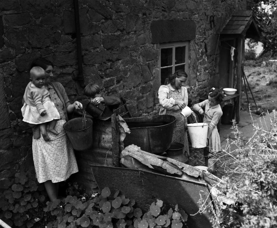 In the middle of the 20th century, interviewers recorded the ways rural people spoke. <a href="https://www.gettyimages.com/detail/news-photo/village-without-water-at-ruyton-xi-towns-shropshire-churns-news-photo/867461430" rel="nofollow noopener" target="_blank" data-ylk="slk:Bill Ellman/Mirrorpix via Getty Images;elm:context_link;itc:0;sec:content-canvas" class="link ">Bill Ellman/Mirrorpix via Getty Images</a>