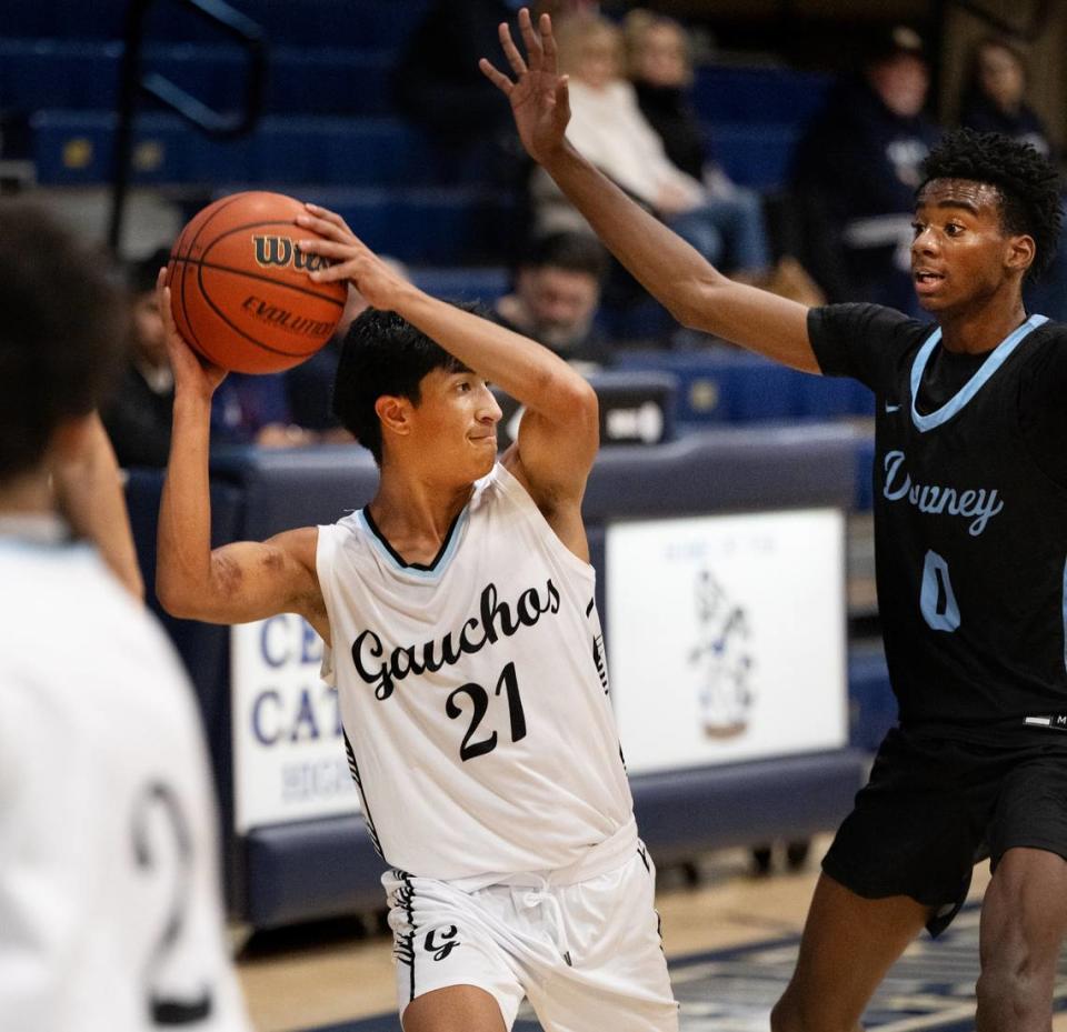 El Capitan’s Braylen Centeno looks to pass as Downey’s Reuben Lewis defends during the Mark Gallo Invitational Basketball Tournament at Central Catholic High School in Modesto, Calif., Friday, Dec. 8, 2023.