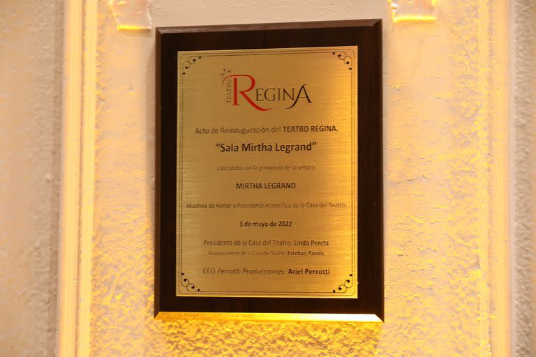 Placa en honor a Mirtha Legrand, en la reapertura del Teatro Regina