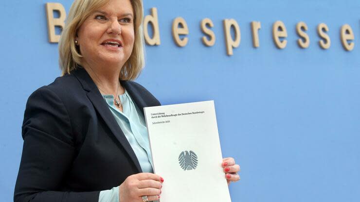 Die Wehrbeauftragte des Bundestags stellte vor der Bundespressekonferenz ihren ersten Jahresbericht zur Lage der Bundeswehr vor. Foto: dpa