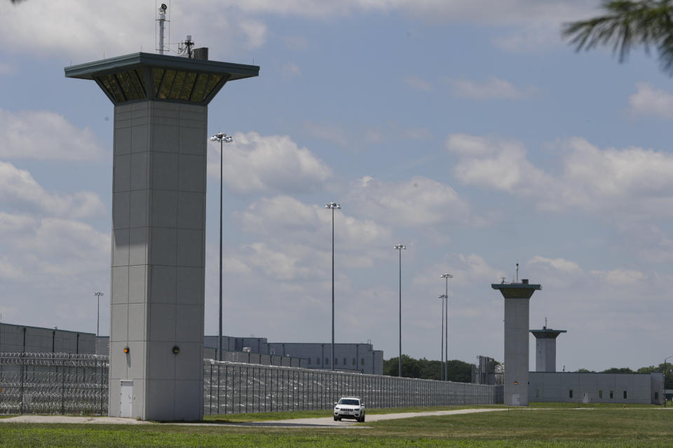 The federal prison complex in Terre Haute, Indiana, where federal executions take place. (Photo: AP Photo/Michael Conroy, File)