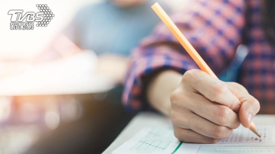 一名女學生因男友學歷而萌生分手念頭。（示意圖／shutterstock達志影像）