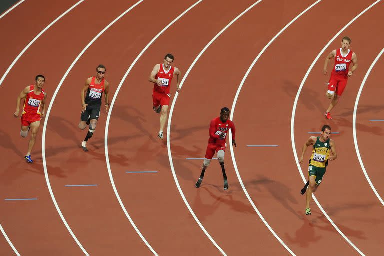 Blake Leeper durante los 200m - T44 en los Paralímpicos de Londres de 2021