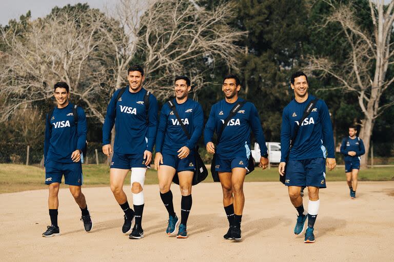 Muchas sonrisas entre Santiago Carreras, Guido Petti Pagadizábal, Jerónimo De la Fuente, Matías Orlando y Matías Moroni; de ellos, solamente el tercero será titular de los Pumas frente a Uruguay en el cierre de la ventana de test matches de julio.