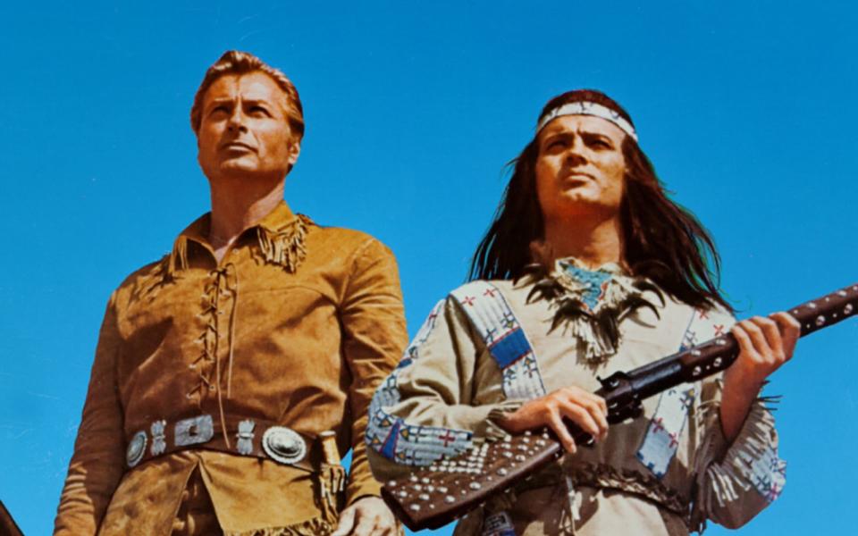 Seite an Seite: Winnetou (Pierre Brice, rechts) und Old Shatterhand (Lex Barker) verbindet eine besondere Freundschaft, die beiden werden Blutsbrüder.  (Bild: ZDF/Tobis Film)