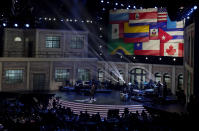 Marc Anthony canta "Patria" en la gala en honor a Rubén Blades como Persona del Año de la Academia Latina de la Grabación, el miércoles 17 de noviembre de 2021 en el hotel y casino Mandalay Bay en Las Vegas. (AP Foto/Chris Pizzello)