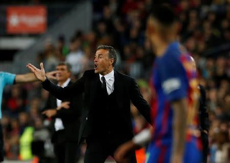 Football Soccer - Barcelona v Malaga - Spanish La Liga Santander - Camp Nou stadium, Barcelona, Spain - 19/11/16. Barcelona's coach Luis Enrique reacts. REUTERS/Albert Gea