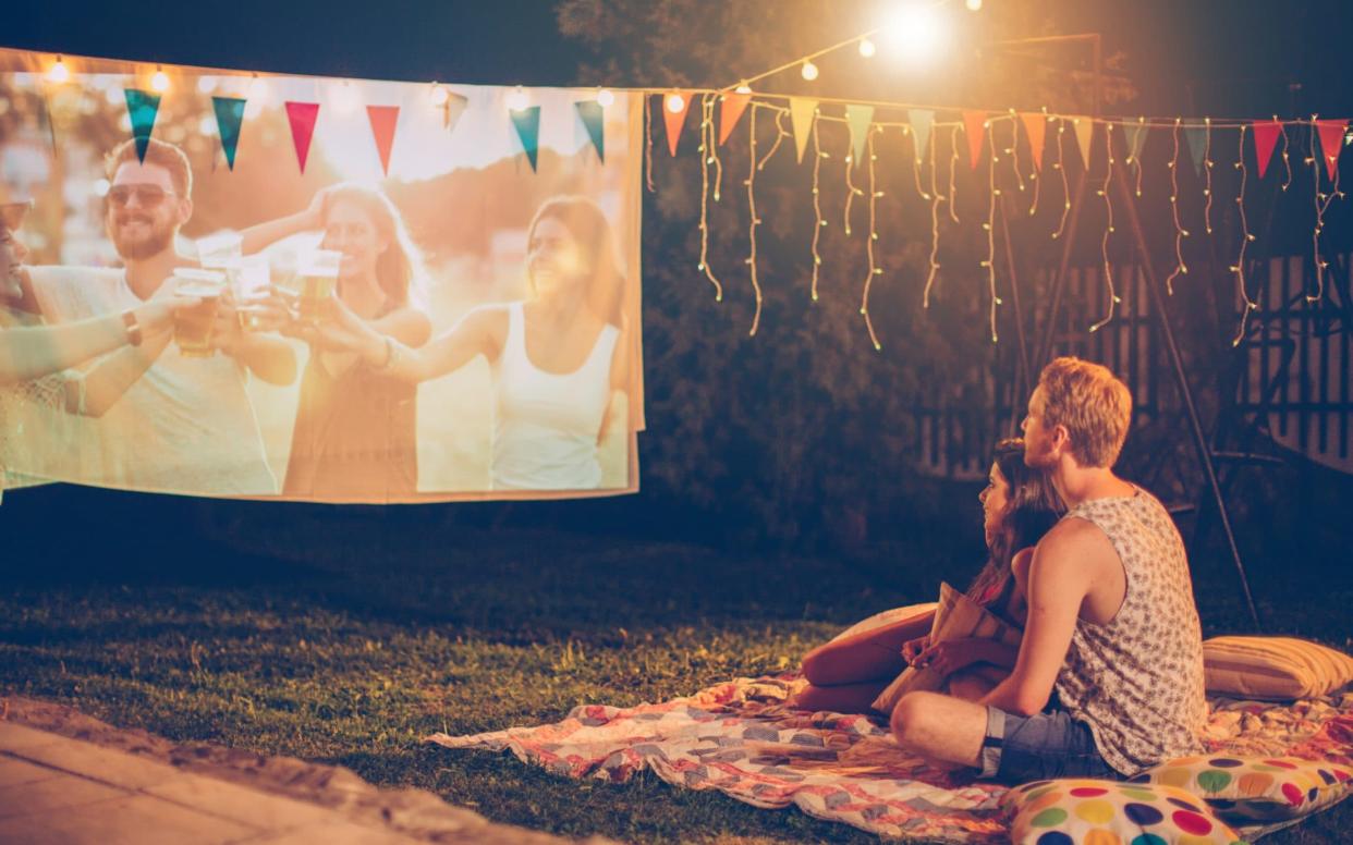 How to turn your garden into a home cinema - E+/ svetikd