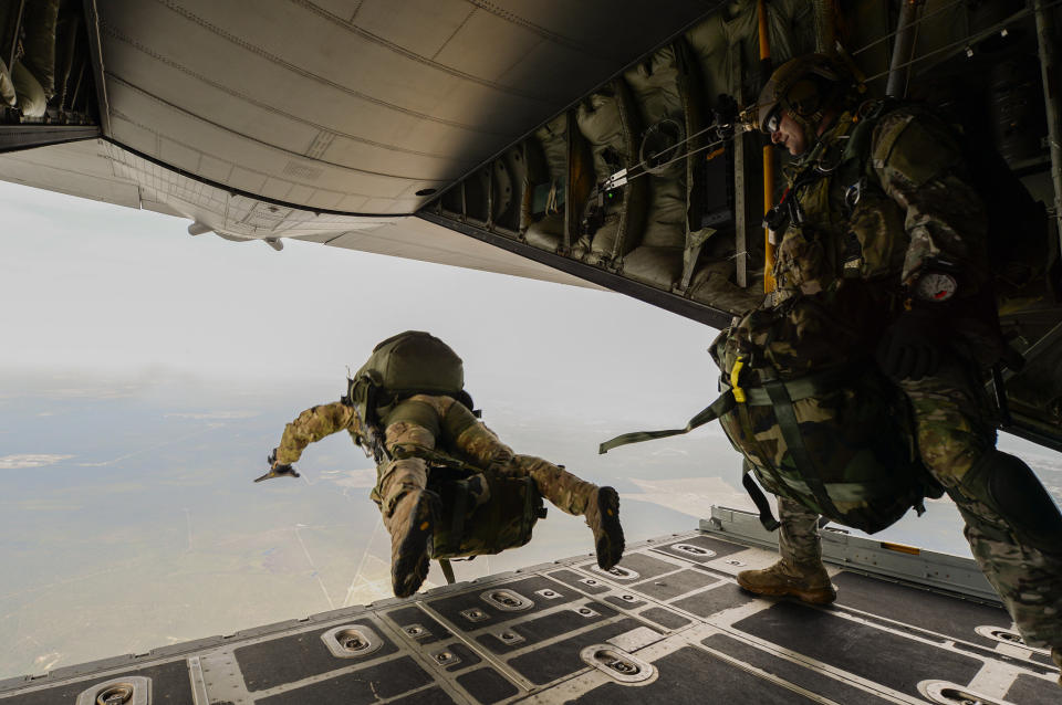 U.S. Army Green Berets from the 7th Special Forces Group jump out of a C-130H3 Hercules for Emerald Warrior at Hurlburt Field, Florida, April 22, 2015. 
