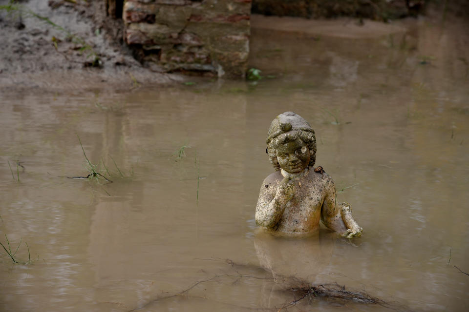 <p>An ancient statue is partly submerged under water at an archaeological site, following flash floods which hit the area, at the village of Dion, Greece, Nov. 18, 2017. (Photo: Alexandros Avramidis/Reuters) </p>