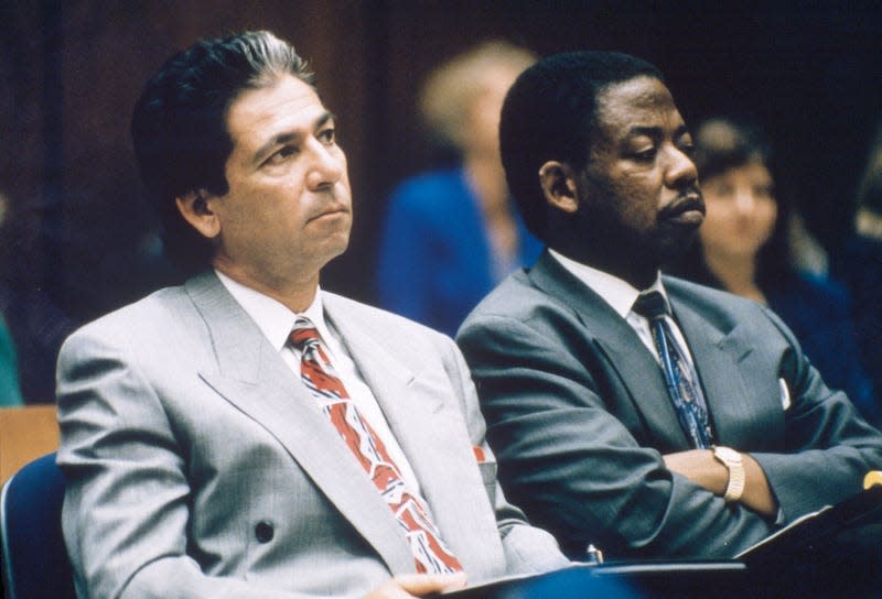 Robert Kardashian, left; Carl Douglas. - Photo: Ted Soqui/Sygma (Getty Images)