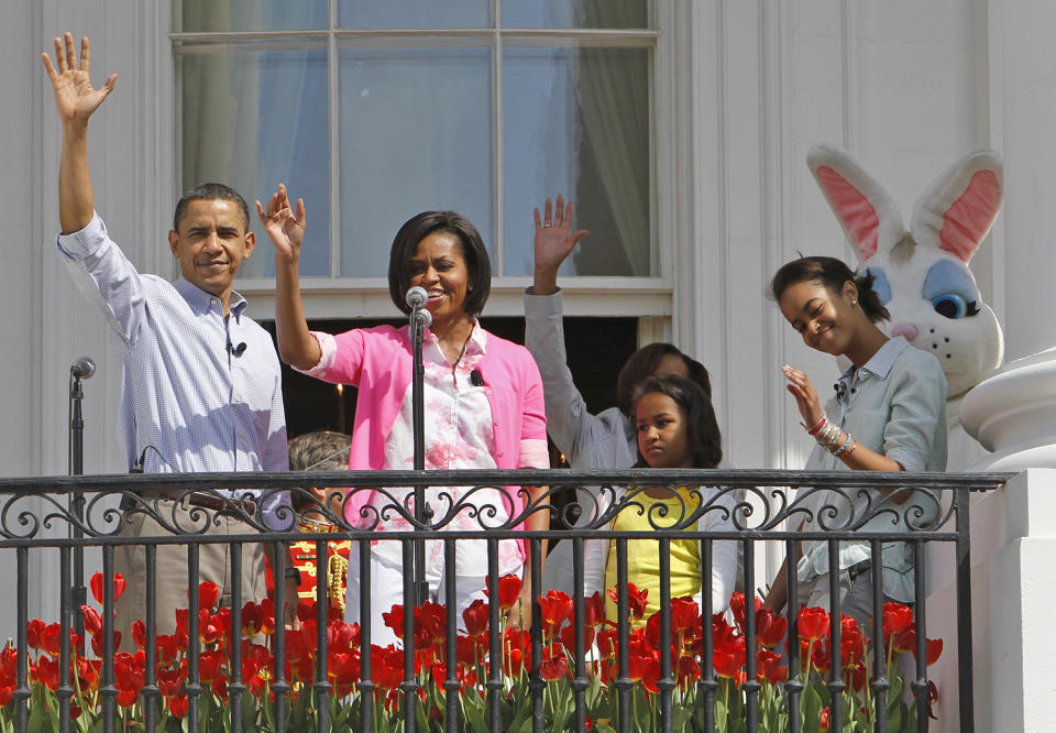 <p>President Barack Obama, along with first lady Michelle Obama, daughters Malia and Sasha, and the Easter Bunny, wave as they hosted the annual White House Easter Egg Roll, Monday, April 5, 2010, on the South Lawn of the White House in Washington. (Photo: Charles Dharapak/AP) </p>