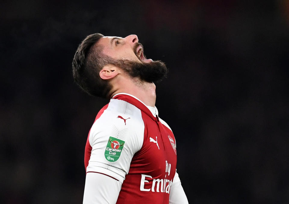 <p>Déjà très chaude l’été dernier, la piste Giroud au Borussia Dortmund refait surface ce mercredi. Selon Téléfoot, des discussions sont en cours actuellement entre les dirigeants d’Arsenal et leurs homologues allemands. Arsenal pourrait proposer son attaquant français ainsi qu’une somme d’argent pour récupérer Aubameyang selon l’émission dominicale. </p>