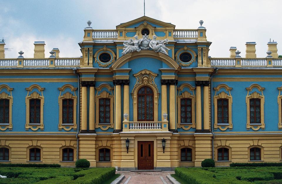 The Mariinsky Palace was designed by architect Bartolomeo Francesco Rastrelli