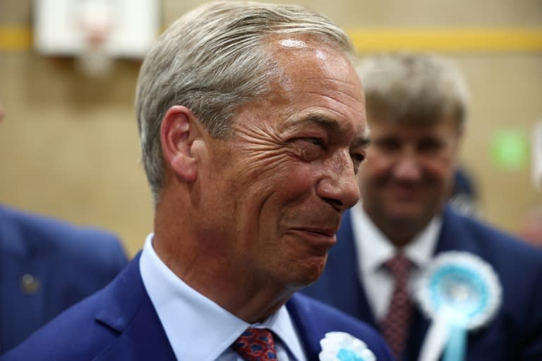 Der Brexit-Verfechter Nigel Farage zieht mit seiner einwanderungsfeindlichen Partei Reform UK nach Auszählung fast aller Stimmen mit vier Sitzen ins britische Unterhaus ein. Farage selbst ist damit bei seinem achten Versuch ins Parlament gewählt worden. (HENRY NICHOLLS)