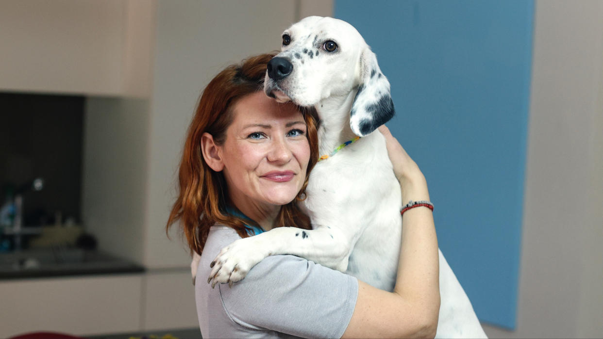  Woman hugging dog. 