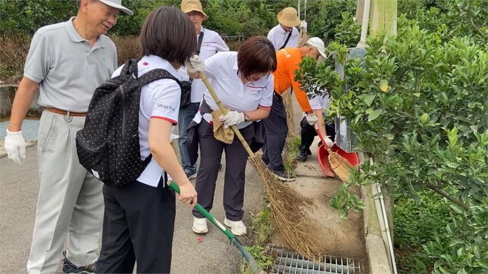 落實環境永續護地球! 金融集團淨山活動260人參與