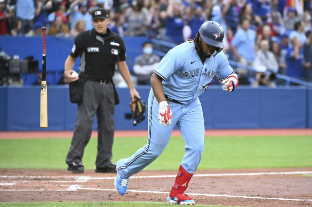 Garlick, Miranda 2 HRs each, Twins end Jays' win streak at 8