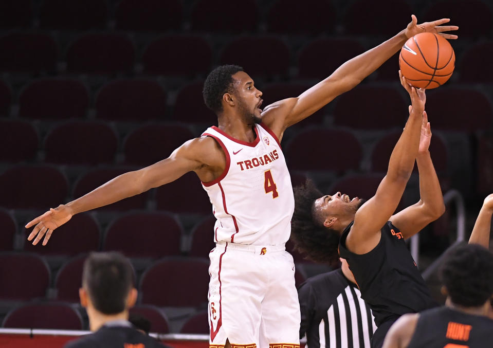 USC's Evan Mobley blocks a shot by Oregon State's Ethan Thompson (5) on Jan. 28. (John McCoy/Getty Images)