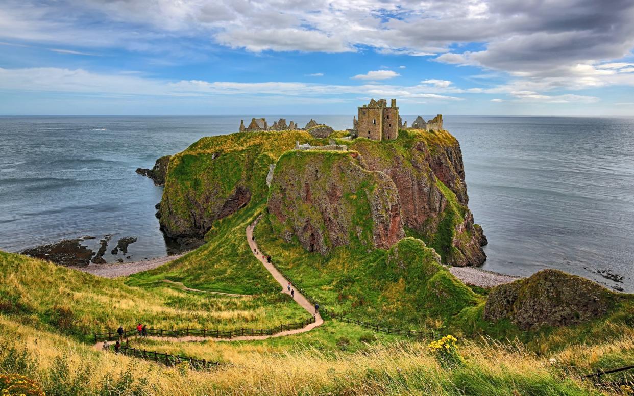 The town's main attraction, Dunnottar Castle - tane-mahuta