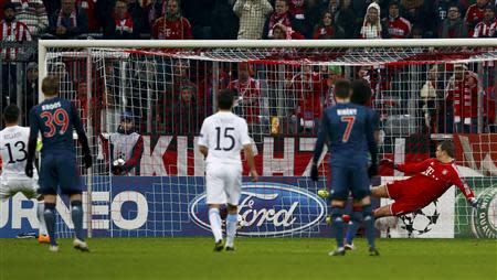 Manchester City's Aleksandar Kolarov (L) scores a goal on penalty against Bayern Munich's goalkeeper Manuel Neuer during their Champions League Group D soccer match in Munich December 10, 2013. REUTERS/Michael Dalder