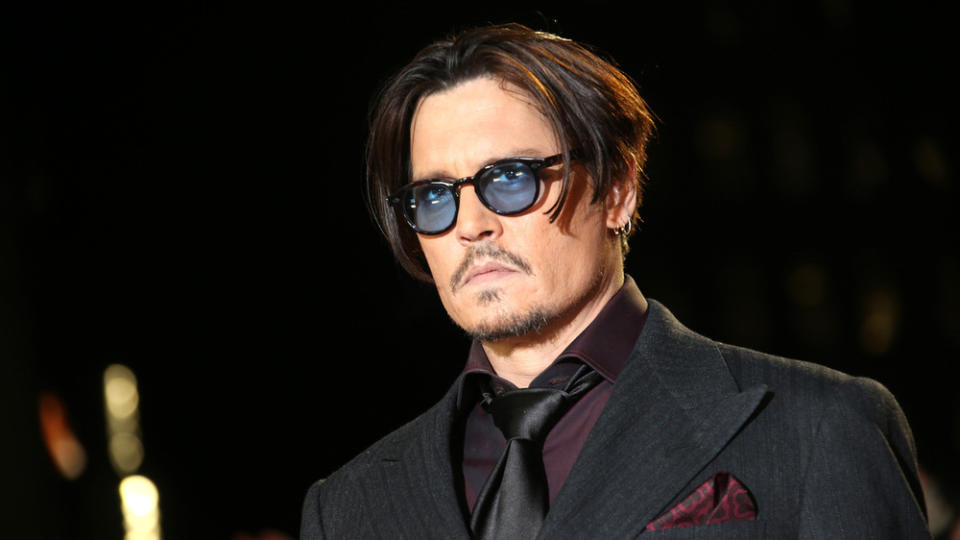 Zähne zusammenbeißen: Johnny Depp leidet unter einer Handverletzung