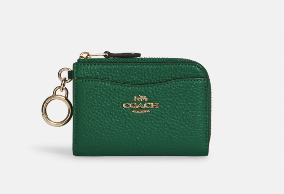 Tarjetero con cierre y logo de Coach. (Foto: Coach Outlet) 