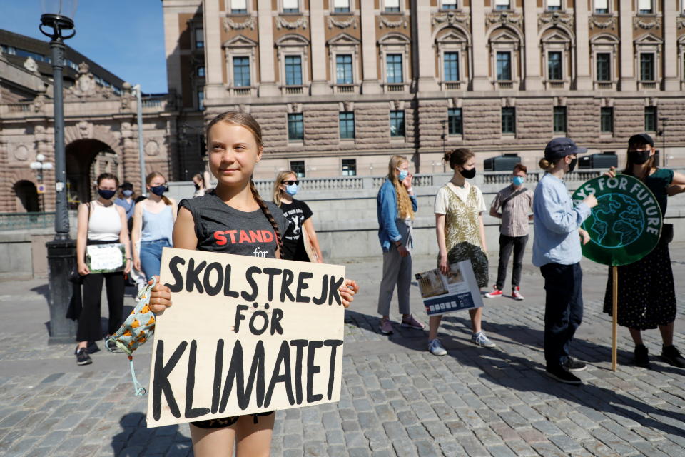 Greta Thunberg protestiert im Juli vor dem schwedischen Parlament (Bild: TT News/Christine Olsson via REUTERS)