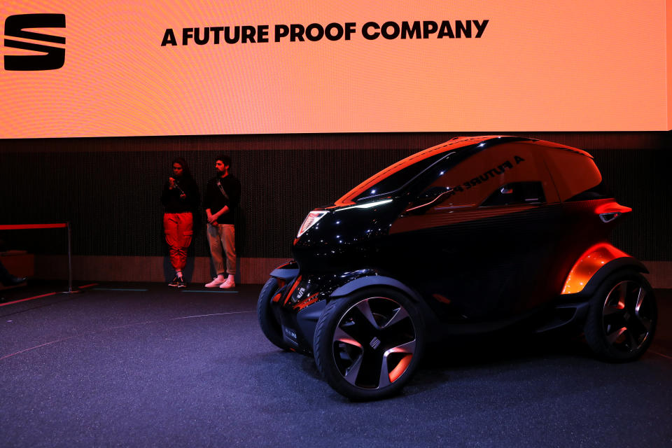 <p>Seat ha presentado su revolucionario coche eléctrico, Minimó. Cuenta con una capacidad para dos personas y su batería puede ser recargada en solo unos minutos asegurando una autonomía de más de 100 kilómetros. (Foto: Sergio Perez / Reuters). </p>