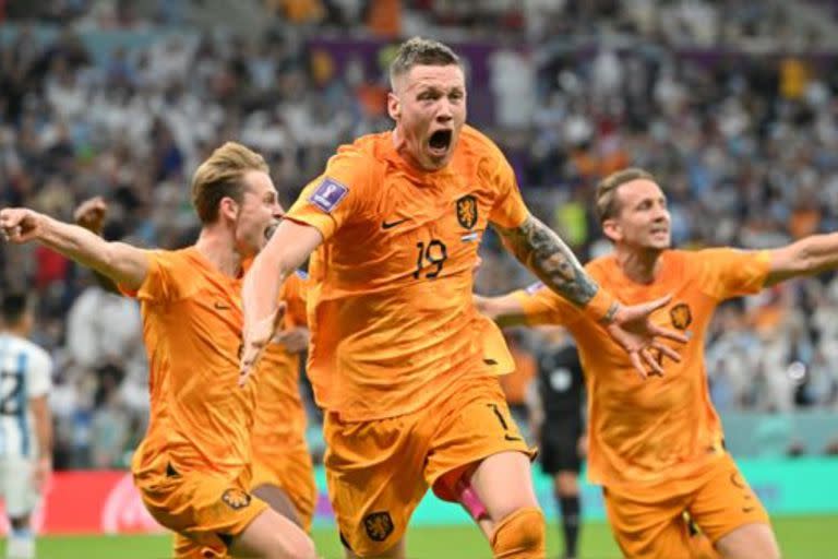 Wout Weghorst ingresó en el complemento y le complicó el panorama a la selección argentina con dos goles