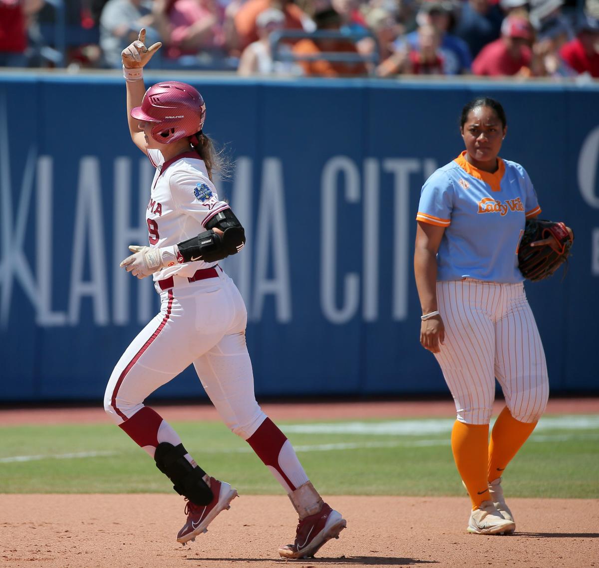Oklahoma onehits, runrules Tennessee softball in Women's College