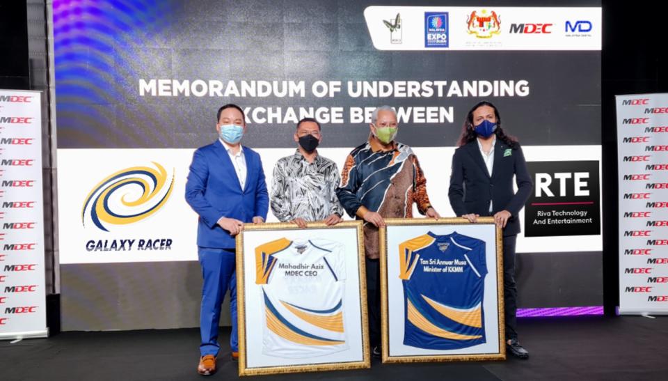 (From left to right) Galaxy Racer CMO Allan Phang, Malaysia Digital Economy Corporation CEO Mahadhir Aziz, Malaysian Minister of Communications and Multimedia Tan Sri Annuar Musa, and Galaxy Racer founder and CEO Paul Roy. (Photo: Galaxy Racer)