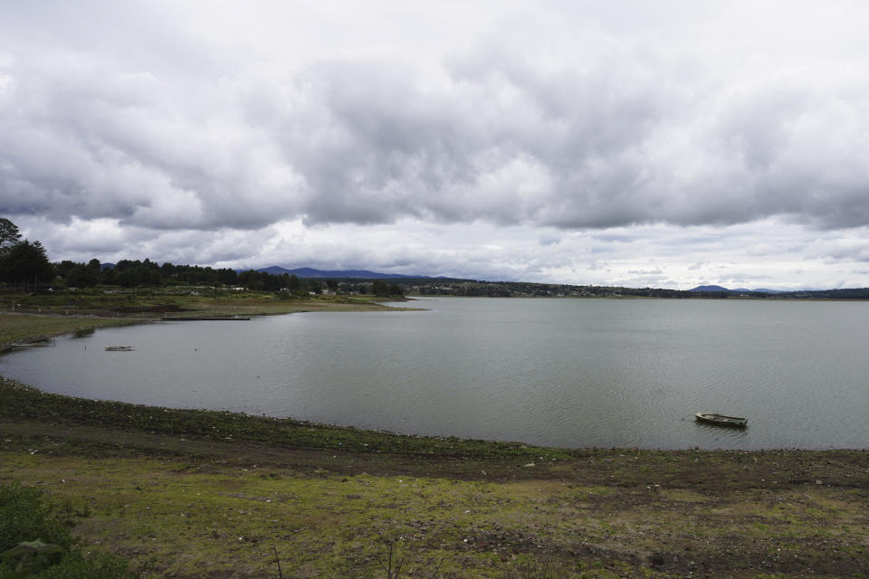 The banks of the Villa Victoria reservoir are exposed in the the State of Mexico, Tuesday, Oct. 10, 2023. The capital’s reservoirs like Villa Victoria are running historically low following a “too dry” summer, according to official data, and as the rainy season draws to a close, water restrictions have already begun. (AP Photo/Marco Ugarte)