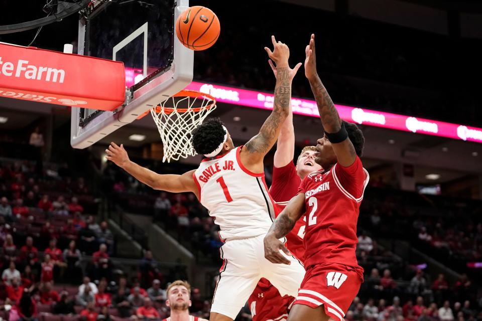 Jan 10, 2024; Columbus, Ohio, USA; Ohio State Buckeyes guard Roddy Gayle Jr. (1) loses the ball as he drives toward Wisconsin Badgers guard AJ Storr (2) and Wisconsin Badgers forward Nolan Winter (31) during the second half of the NCAA men’s basketball game at Value City Arena. Ohio State lost 71-60.