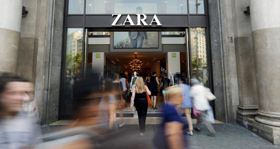 Tienda de Zara en Barcelona. REUTERS/Albert Gea/File Photo