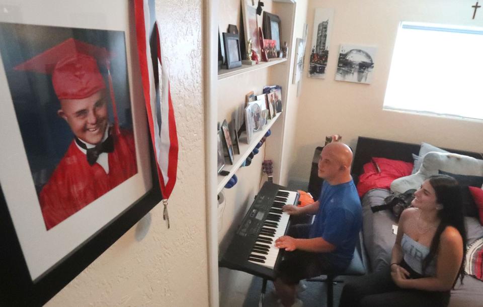 Lance Avery plays a keyboard as friend Nataliee Cunningham visits, Tuesday, Sept. 27, 2022, at his Ormond Beach home.