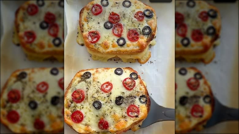 pizza toast with olives