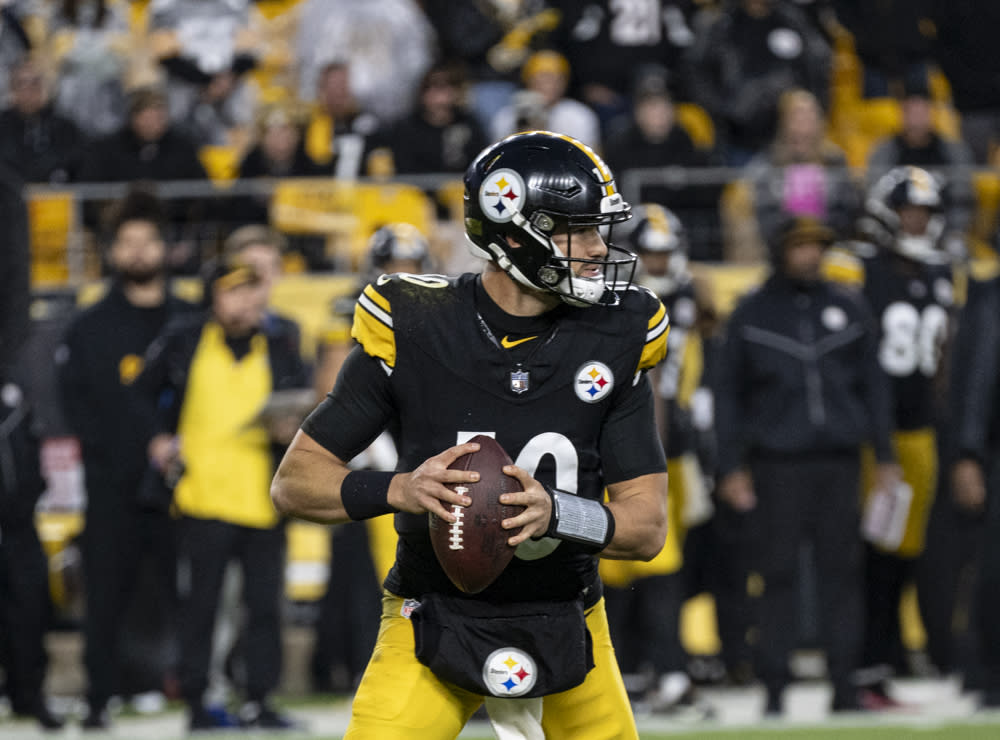 PITTSBURGH, PA - DECEMBER 03: Pittsburgh Steelers quarterback Mitch Trubisky (10) looks to connect with wide receiver Diontae Johnson (18)  before making a touchdown in the second half of the game between the Pittsburgh Steelers and the Arizona Cardinals at Acrisure Stadium in Pittsburgh, PA on December 3, 2023. (Photo by Shelley Lipton/Icon Sportswire via Getty Images)