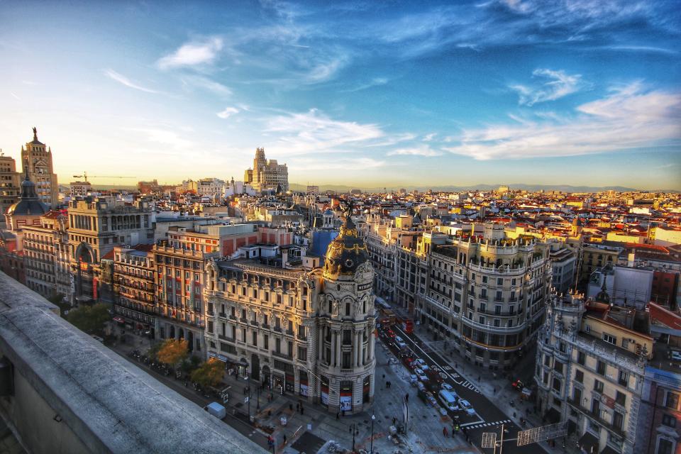 Edificio Metropoli, Gran vía - Madrid, Spain. | Jorge Fernández Salas, Unsplash