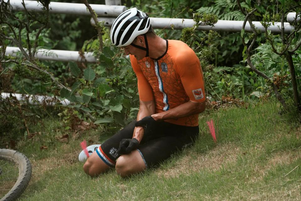 Mathieu van der Poel clutches his arm (AP)