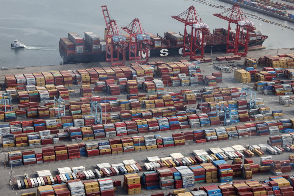 Shipping containers are unloaded from a ship at a container terminal at the Port of Long Beach-Port of Los Angeles complex, amid the coronavirus disease (COVID-19) pandemic, in Los Angeles, California, U.S., April 7, 2021. REUTERS/Lucy Nicholson