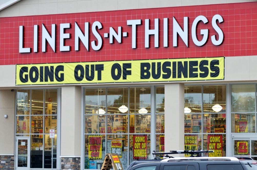 Best '90s Stores, Clothing, Book, and Movie Stores That Closed