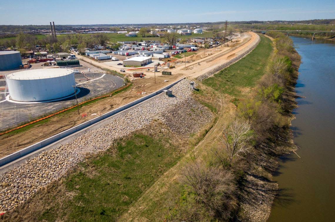 To help prevent future flooding, the KC Levees Program built a new pump station and a concrete floodwall and raised the levees four feet at the BNSF Railway yard at 2201 Argentine Blvd., in Kansas City, Kansas.