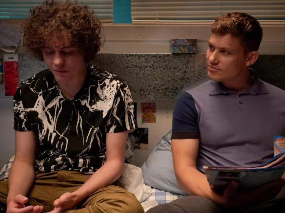 Dylan Llewellyn y Jon Señalando como amigos inverosímiles en 'Big Boys' (Canal 4)