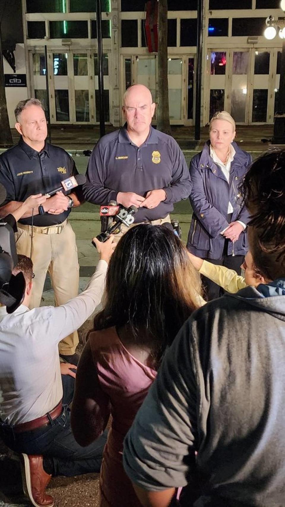 El jefe de policía de Tampa, Lee Bercaw, durante una conferencia de prensa el domingo, 29 de octubre de 2023, sobre el tiroteo en esa ciudad de Florida que dejó dos muertos y 18 heridos.