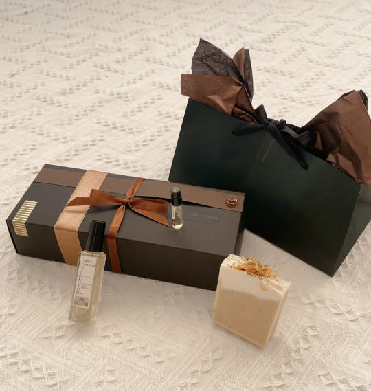 精油 保養/沐浴旅行組 咖啡色 - 【2023聖誕禮盒】Noir 美拉德精油香氛聖誕禮盒 限量販售