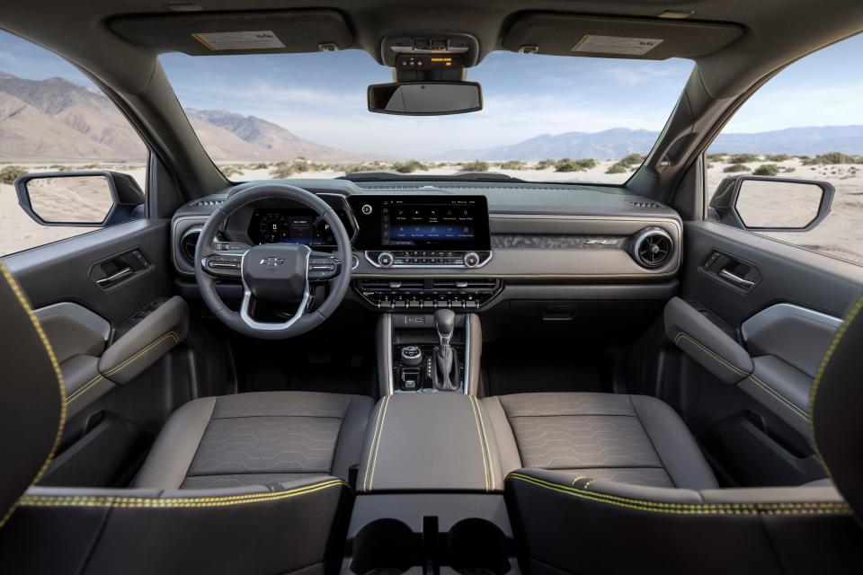 2023 Chevrolet Colorado interior